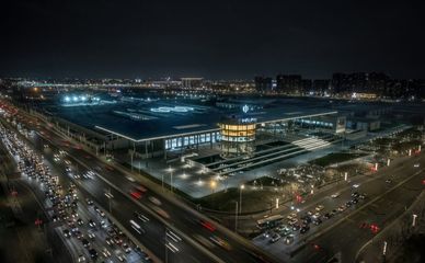 高合汽车推出1000公里超长续航电池升能服务，HiPhi X四车型同步开启预订，引领智能出行新纪元